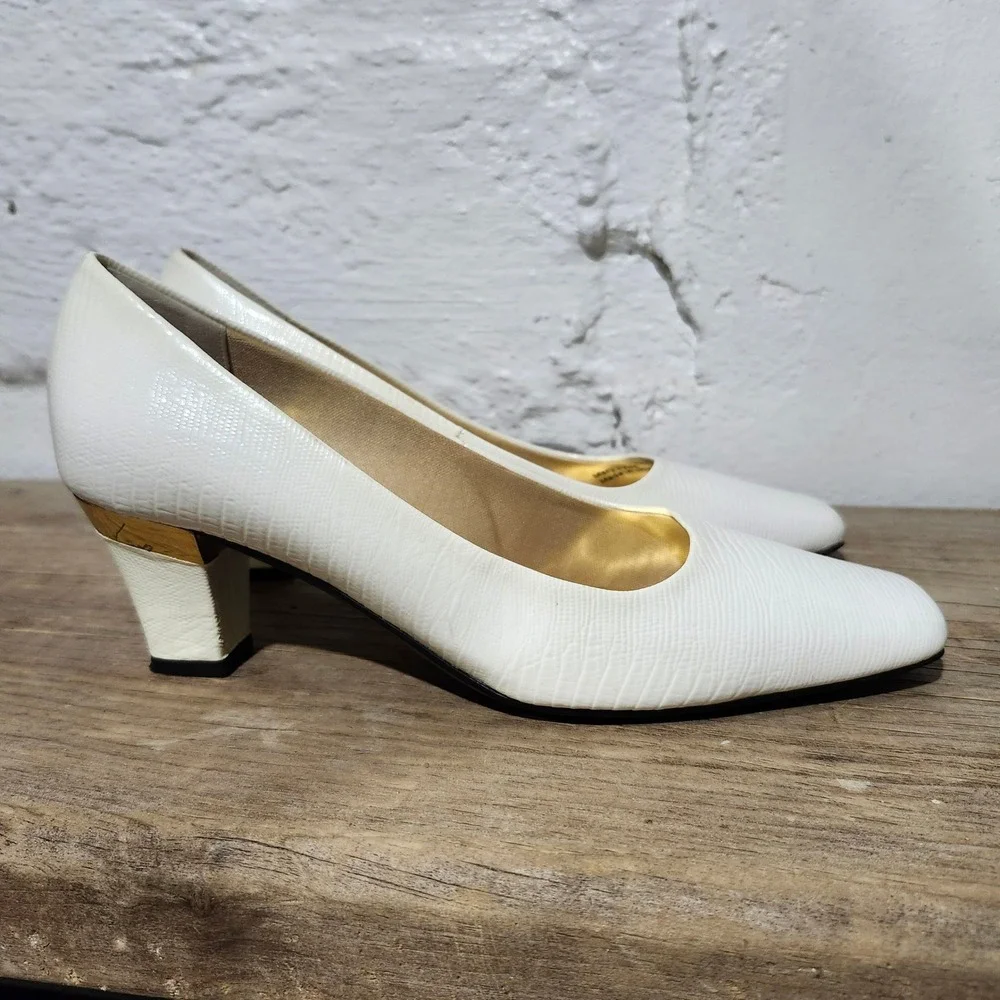 J. Renee Vtg Women White Lizard Embossed Square Toe Block Heel Gold Detail 7.5